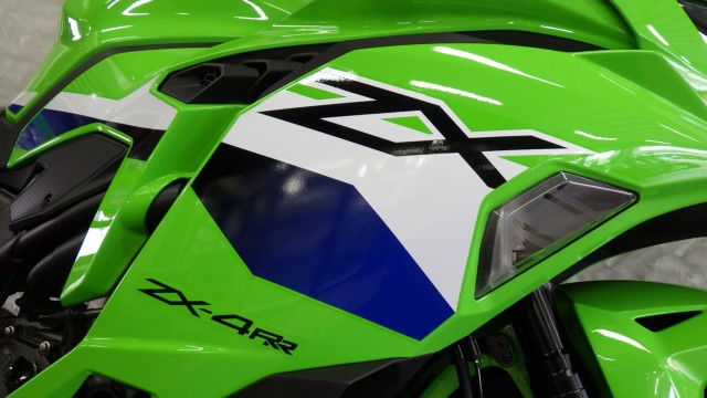 �J���T�LNinja ZX-4RR�i���Q�����R�s�j�摜9