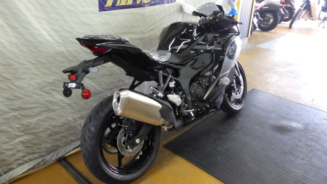 �J���T�LNinja ZX-4R SE�i���Q�����R�s�j�摜3