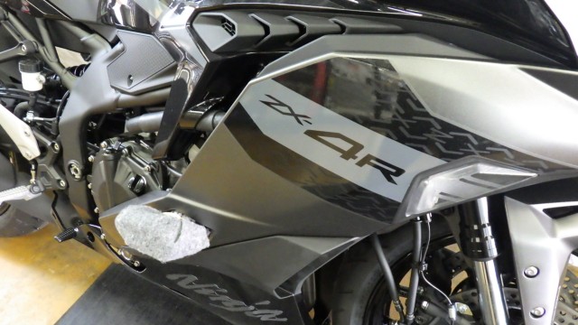 �J���T�LNinja ZX-4R SE�i���Q�����R�s�j�摜8