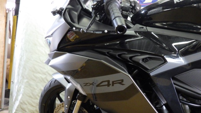 �J���T�LNinja ZX-4R SE�i���Q�����R�s�j�摜15