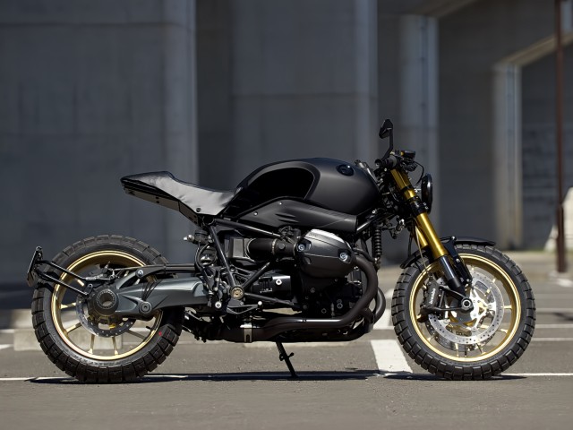BMWBMWER nineTiQRsj摜3
