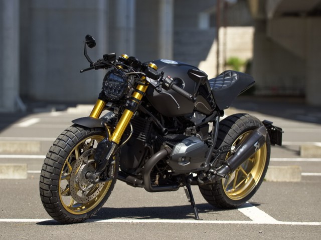BMWBMWER nineTiQRsj摜2