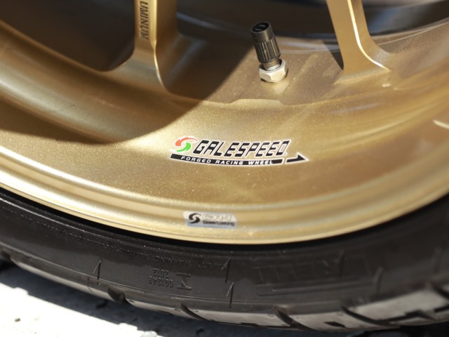 BMWBMWER nineTiQRsj摜15