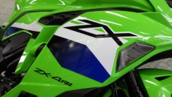 �J���T�LNinja ZX-4RR�i���Q�����R�s�j�摜9